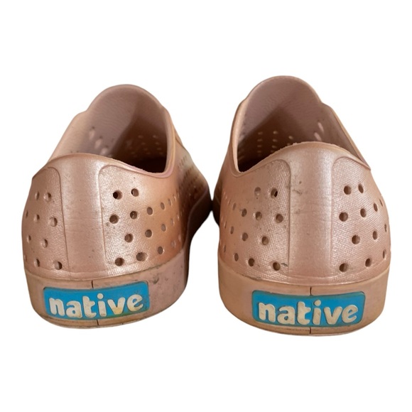 Unisex NATIVE Jefferson Metallic Malta Pink Shoes Size Men 6 Women 8 - Picture 4 of 11